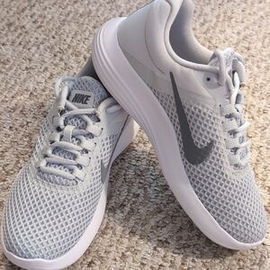 NWOT Nike Light Gray Lunarconverge Athletic Sneakers 7M